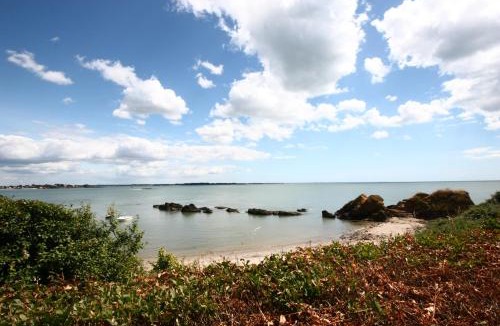 Ambon Other | Village de Cromenach