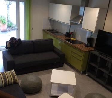 Ambon Other | Village de Cromenach