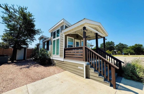 Austin Apartment | Village Farm Bungalow with Pool and Hot Tub