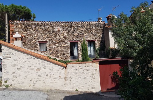Montesquieu-des-Alberes House | Village house in Montesquieu des Albères (66)