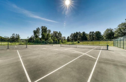 Stowe Area Hotel | Village Green 1B