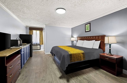 Clarence Hotel | Village Haven Inn & Extended Stay