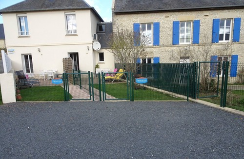 Saint-Come-de-Fresne House | Village house located 500 meters from the sandy beach