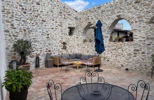 Allegre Les Fumades House | village house with "grand " patio