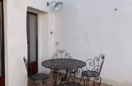 Allegre Les Fumades House | village house with "grand " patio