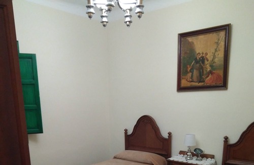 Pinseque House | Village House 10 minutes from Opel