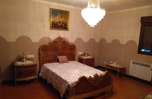 Pinseque House | Village House 10 minutes from Opel