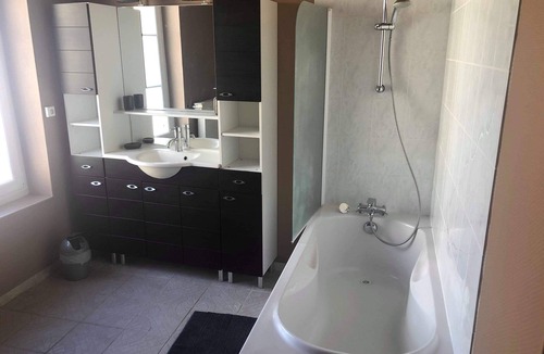 Le Donjon House | VILLAGE HOUSE