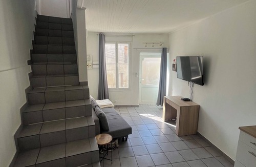 Vauvert House | Village House