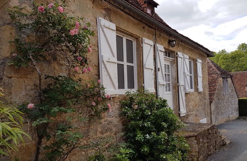 Strenquels House | village house with pool