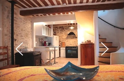 Tavel House | Village house with roof terrace.