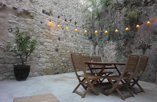 Viviers House | Village house with small inner courtyard