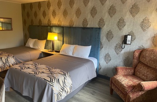 Hardy Hotel | Village Inn of Hardy