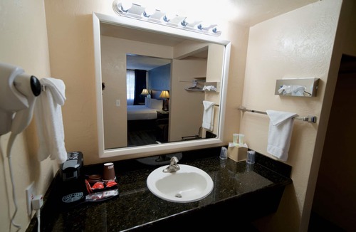 Springfield Hotel | Village Inn Springfield