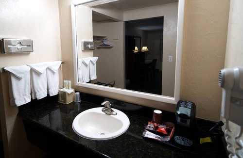 Springfield Hotel | Village Inn Springfield