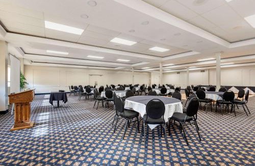 Point Edward Hotel | Village Inn & Suites