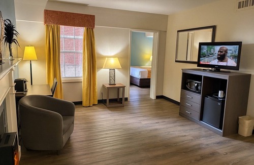 Point Edward Hotel | Village Inn & Suites