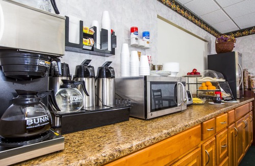 Marysville Hotel | Village Inn & Suites