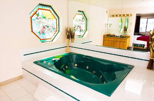 Marysville Hotel | Village Inn & Suites