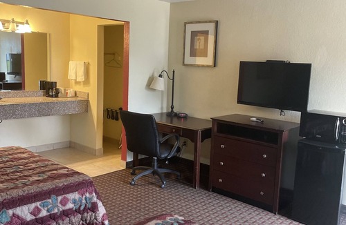 Ada Hotel | Village Inn