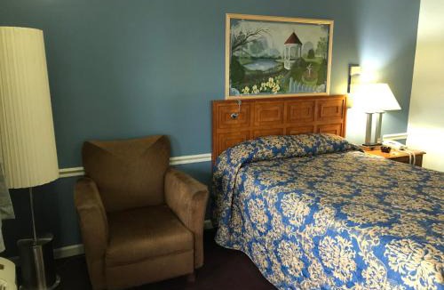 Nelson Hotel | Village Inn