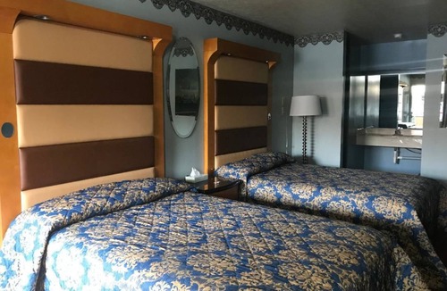 Nelson Hotel | Village Inn