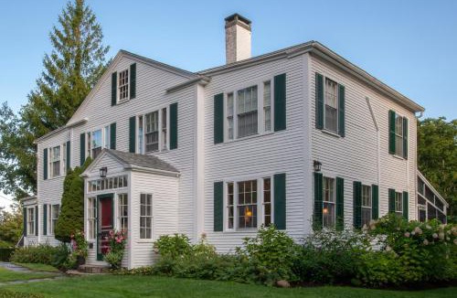 Yarmouth Port Bed & Breakfast | Village Inn
