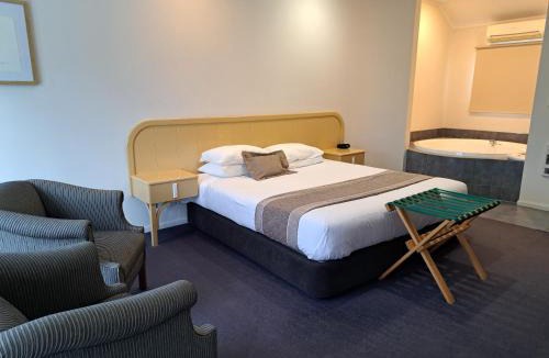 Anderson Park Hotel | Village Motel