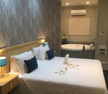 Anderson Park Hotel | Village Motel