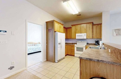 Villages of Five Points Condo | Village of Five Points condo with pool, gym, and tennis access