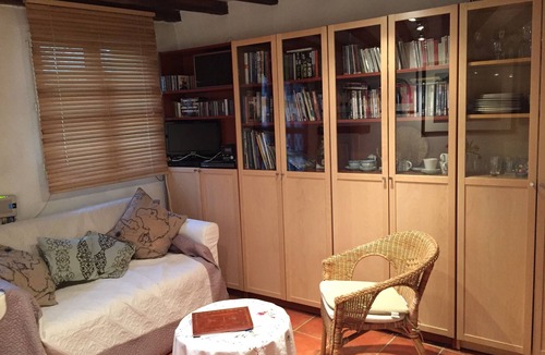 Saint-Nom-la-Breteche Cottage | Village studio, close to Versailles & Paris