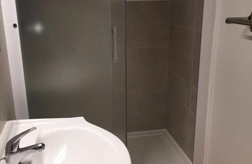 Leon Other | Village sous les pins