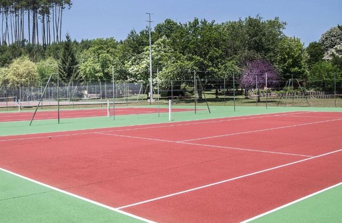 Leon Other | village sous les pins