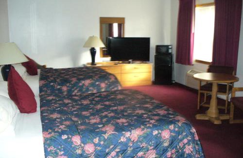 Watkins Glen Hotel | Villager Motel & Glen Manor Estate