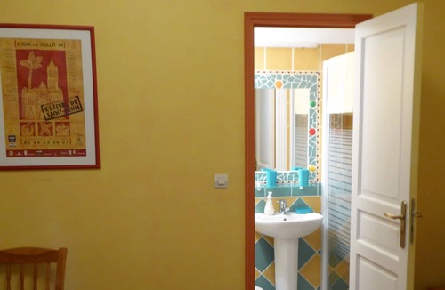 L'Ile-d'Elle Hotel | Villanelle - Sonia room, at the center of your desires.