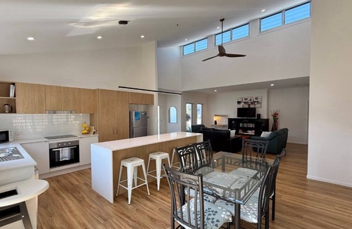 Bongaree Apartment | Villanova 6 on Third