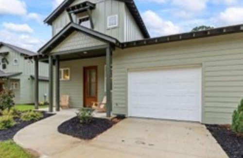 Jacksons' Gap House | Villas at Bay Ridge Unit 9
