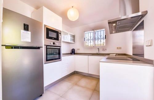 Urbanitzacio la Fustera Villa | Villas Guzman - Cathy