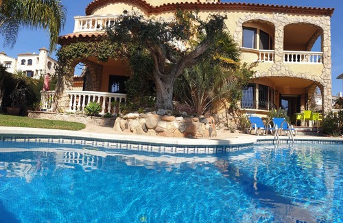 Mont-roig Bahia House | Villas Isla Romantica with a beautiful garden, communal pool, Beach 120 m