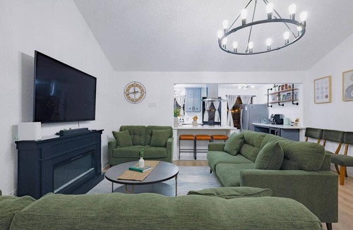 Clodine House | VillaVerde 4BRs/Pool/Sleeps16/Gym/Gameroom/HTX/NRG