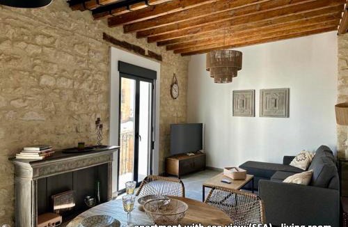 Barri Vell - Santa Creu Apartment | VillaVieja17 Studio-Apartments