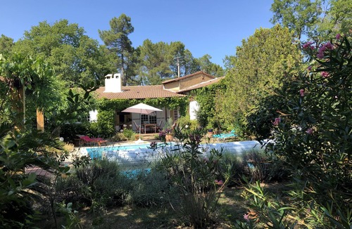 Les Assions House | Ville Végétalisée Pour 6 Personnes .grande Piscine et Cabane Dans les Arbres