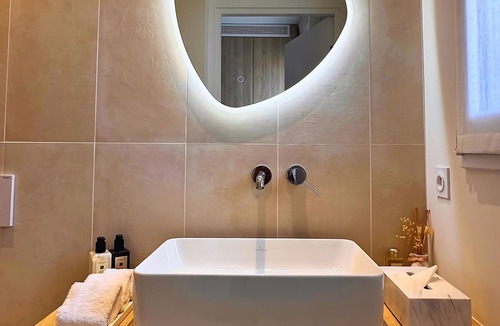 Saint-Tropez City Centre Apartment | VILLTAK SAINT-TROPEZ,nLuxury Two-Bedroom apartment in the heart of Saint-Tropez