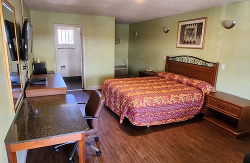 La Riviera Hotel | Vince's Motel Inc.