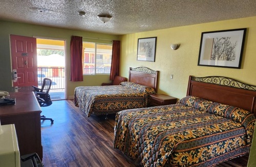 La Riviera Hotel | Vince's Motel Inc.
