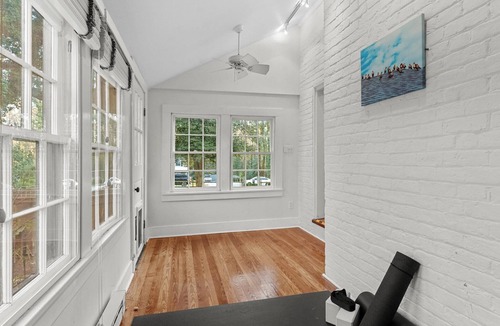Midlothian House | Vincent House - Historic Charm & Modern Comfort