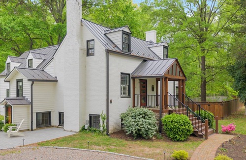 Midlothian House | Vincent House - Historic Charm & Modern Comfort