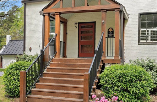Midlothian House | Vincent House - Historic Charm & Modern Comfort