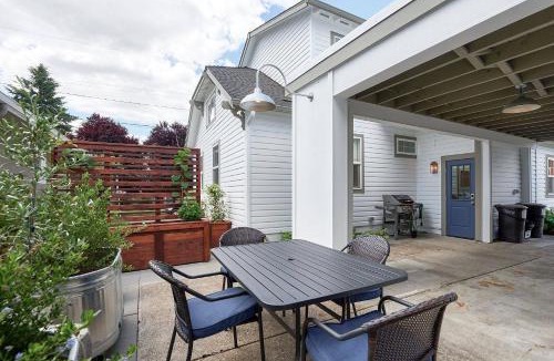 Newberg House | Vine and View Bungalow