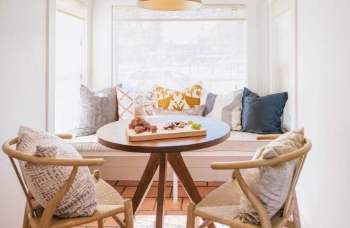 Newberg House | Vine and View Bungalow